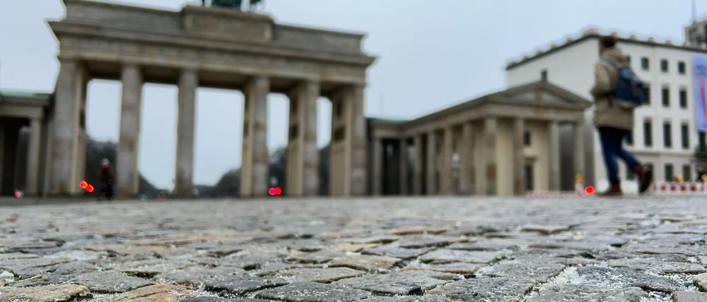 Der Deutsche Wetterdienst warnt weiterhin vor Glätte in der Region Berlin-Brandenburg. (Symbolbild)