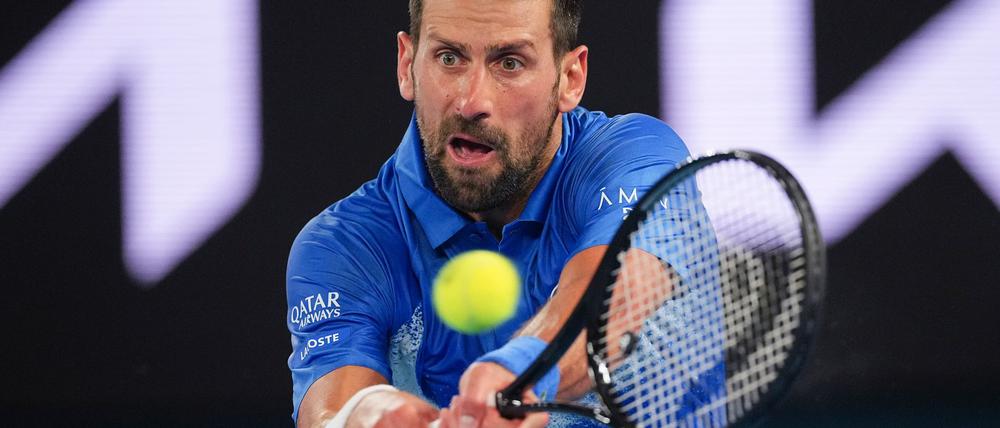 Novak Djokovic glaubt an eine Vergiftung beim Aufenthalt in einem Abschiebehotel in Melbourne 2022.