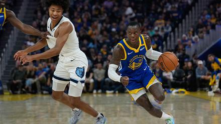 Dennis Schröder (am Ball) siegte mit den Golden State Warriors nach zuletzt zwei klaren Niederlagen in Folge.