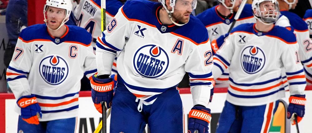 Leon Draisaitl (Mitte) erzielte zwei Tore, verlor mit den Edmonton Oilers jedoch