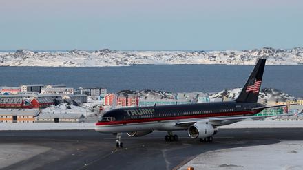 Eine Trump-Maschine landet in Nuuk, Grönland. 