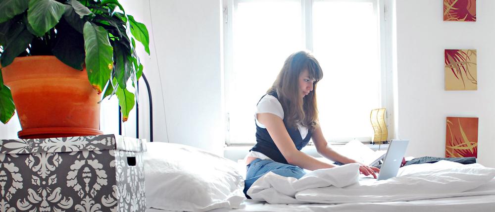 Ausweichen ins Schlafzimmer: Im offenen Küchen-Wohnzimmer-Bereich sitzt schon jemand anders. 