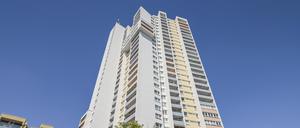 Das Wohnhochhaus in der Fritz-Erler-Allee 120 in Neukölln wird am Sonntag Schauplatz eines globalen Sportevents.