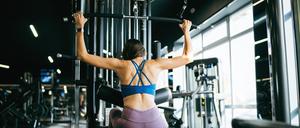 Mit regelmäßigem Krafttraining können Frauen ihre Lebenserwartung steigern.