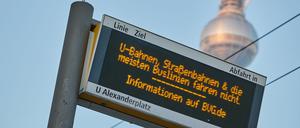 So könnte es bald wieder an den Haltestellen in Berlin aussehen: BVG-Fahrgästen drohen Warnstreiks der Gewerkschaft Verdi. (Archivbild)