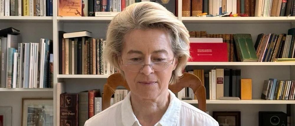 „Home sweet home…office!“ - mit diesen Worten unterschrieb Ursula von der Leyen jetzt ein Foto, das sie auf Instagram postete.