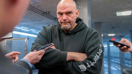 Markenzeichen Hoodie: Der Demokrat John Fetterman vertritt Pennsylvania seit 2023 im US-Senat.
