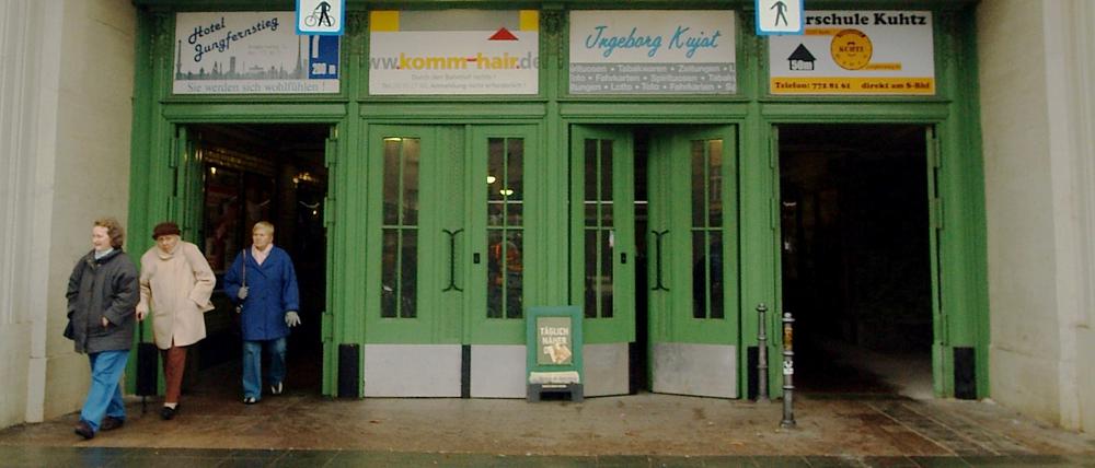 Der Bahnhof Lichterfelde-Ost von der Nordseite zum Jungfernstieg.