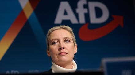 Alice Weidel, Vorsitzende der AfD-Bundestagsfraktion, äußert sich vor Beginn der Fraktionssitzung der Bundestagsfraktion der AfD im Deutschen Bundestag.