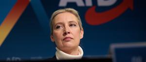 Alice Weidel, Vorsitzende der AfD-Bundestagsfraktion, äußert sich vor Beginn der Fraktionssitzung der Bundestagsfraktion der AfD im Deutschen Bundestag.