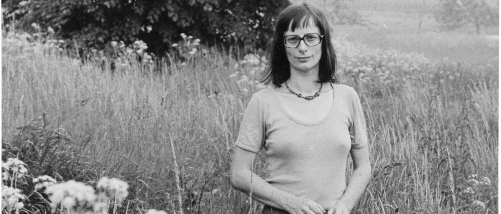 Stille Stunden auf dem Lande. Elke Erb 1976 bei Wuischke in der Oberlausitz, fotografiert von ihrem Freund Christian Borchert.