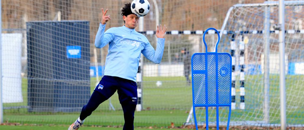 Sport Bilder des Tages DEU, DFL, 2. FBL Hertha BSC, Training, / 02.01.2025, Sportforum, Berlin, DEU, DFL, 2. FBL Hertha BSC, Training, im Bild Fabian Reese Hertha BSC Berlin 11 DFL - regulations prohibit any use of Photographs as image sequences and/or quasi-video Foto: Juergen Engler / nordphoto GmbH *** DEU, DFL, 2 FBL Hertha BSC, Training, 02 01 2025, Sportforum, Berlin, DEU, DFL, 2 FBL Hertha BSC, Training, im Bild Fabian Reese Hertha BSC Berlin 11 DFL regulations prohibit any use of Photographs as image sequences and or quasi video Foto Juergen Engler nordphoto GmbH nordphotoxGmbHx/xEngler nph00076