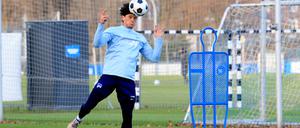 Sport Bilder des Tages DEU, DFL, 2. FBL Hertha BSC, Training, / 02.01.2025, Sportforum, Berlin, DEU, DFL, 2. FBL Hertha BSC, Training, im Bild Fabian Reese Hertha BSC Berlin 11 DFL - regulations prohibit any use of Photographs as image sequences and/or quasi-video Foto: Juergen Engler / nordphoto GmbH *** DEU, DFL, 2 FBL Hertha BSC, Training, 02 01 2025, Sportforum, Berlin, DEU, DFL, 2 FBL Hertha BSC, Training, im Bild Fabian Reese Hertha BSC Berlin 11 DFL regulations prohibit any use of Photographs as image sequences and or quasi video Foto Juergen Engler nordphoto GmbH nordphotoxGmbHx/xEngler nph00076