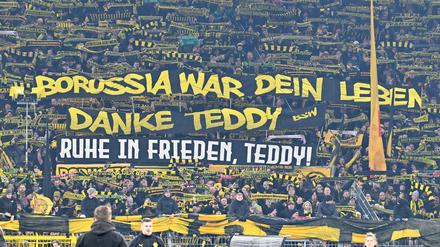 Die Dortmunder Fans ehrten de Beer vor dem Spiel gegen Leverkusen.