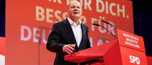 Mit kämpferischen Tönen ist die SPD in ihren Bundesparteitag in Berlin gestartet. 