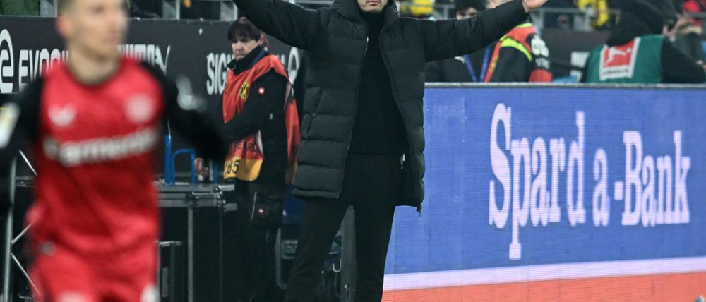 Dortmunds Trainer Nuri Sahin bekam vor dem Leverkusen-Spiel Absagen im Stundentakt.