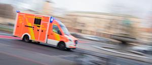 Ein Rettungswagen im Einsatz. (Symbolbild)