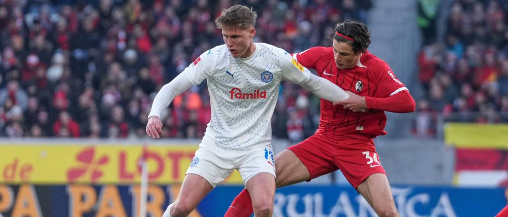 Phil Harres (l.) erzielte spät einen Doppelpack gegen Freiburg.