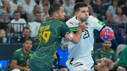 Ein hartes Stück Arbeit hatten die deutschen Handballer mit Renars Uscinc (r.) gegen Brasilien zu verrichten.