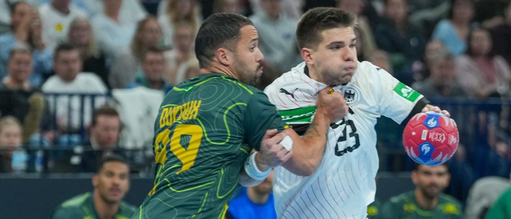 Ein hartes Stück Arbeit hatten die deutschen Handballer mit Renars Uscinc (r.) gegen Brasilien zu verrichten.