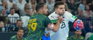Ein hartes Stück Arbeit hatten die deutschen Handballer mit Renars Uscinc (r.) gegen Brasilien zu verrichten.