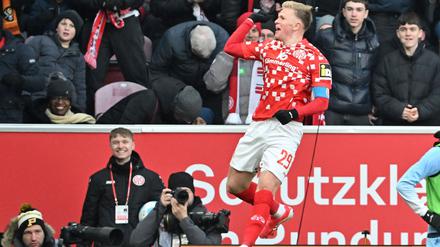 Der Mainzer Kapitän Jonathan Burkardt schließt einen Wechsel in der Winterpause aus. 