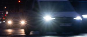 Auch zum Ende des Wochenendes dominieren Glätte und frostige Temperaturen die Aussichten. (Archivbild)