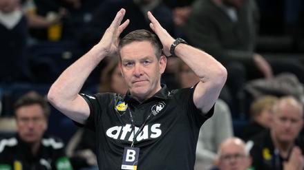 Alfred Gislason kann sich den instabilen Auftritt seines Teams nicht erklären. 