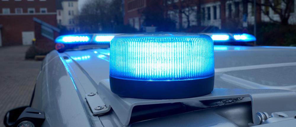 Bei einem Zusammenstoß zwischen einem Auto und einer Fußgängerin in Brandenburg wurde diese schwer verletzt. (Symbolbild)