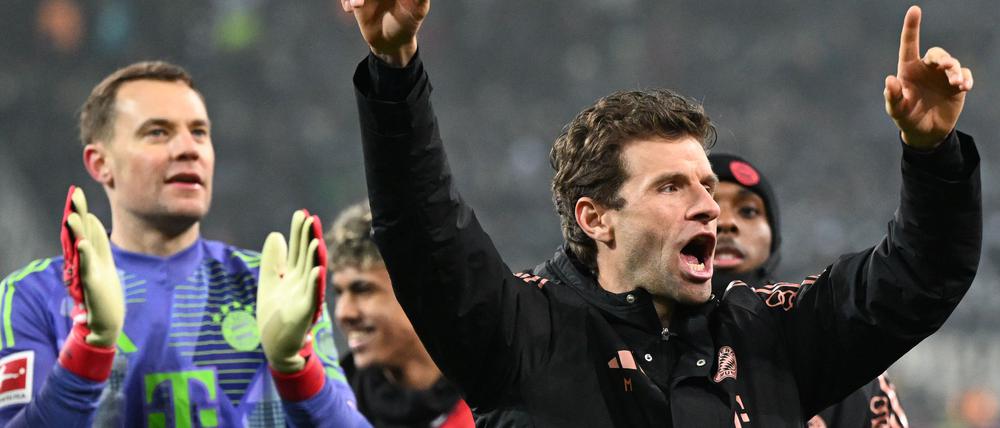 Manuel Neuer und Thomas Müller feiern die Hinrundenmeisterschaft und dürften bald verlängern
