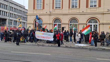 Die Teilnehmer versammelten sich am Samstag in der Charlottenstraße in Potsdam.