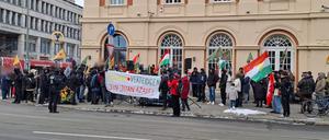 Die Teilnehmer versammelten sich am Samstag in der Charlottenstraße in Potsdam.