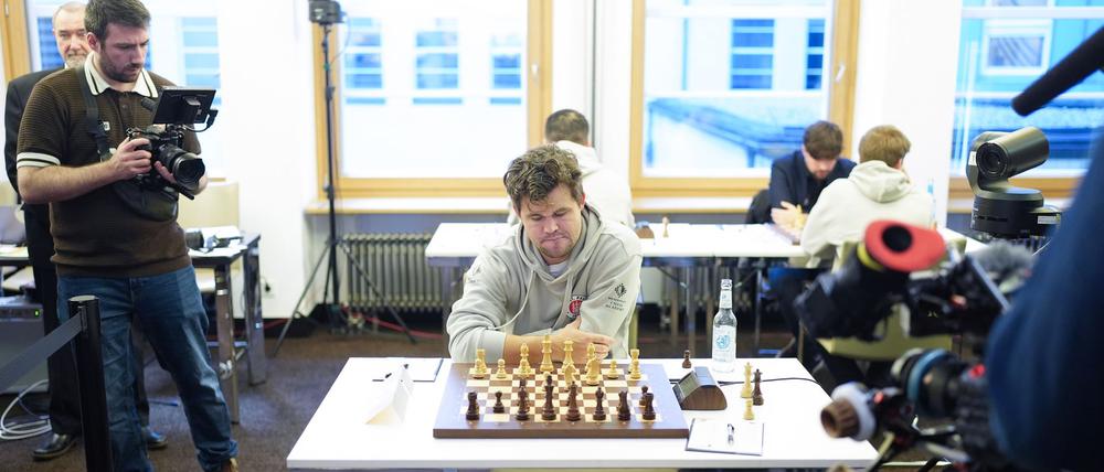 Magnus Carlsen saß am Wochenende zweimal für den FC St. Pauli am Brett.