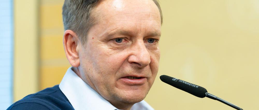 Union-Manager Horst Heldt äußert sich zur umstrittenen Entscheidung des DFB-Sportgerichts.