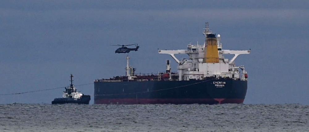 Bislang ist unklar, wann und wo der 274 Meter lange Tanker repariert werden soll. 