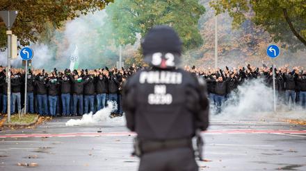 Wer bezahlt für Polizeikosten bei Hochrisikospielen? 