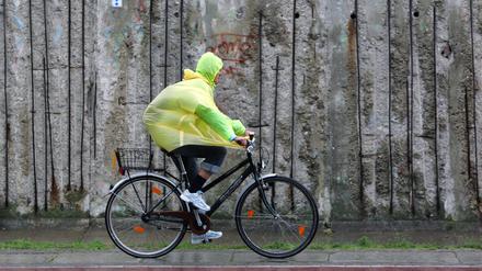 Der Fahrradverband ADFC gibt Tipps, um sicherer auf dem Fahrrad zu sein, nachdem Daten der Polizei zeigen, dass Radfahrer an den meisten Unfällen 2024 selbst schuld waren. 