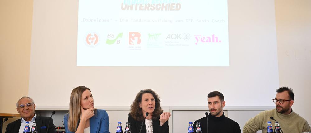 Kathrin Lehmann (3.v.r.) und Felix Magath (l) haben die Schirmherrschaft übernommen.