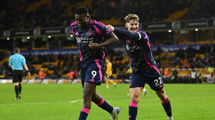 Der ehemalige Unioner, Taiwo Awoniyi (li.), gilt bei Nottingham Forest als Kultfigur. 