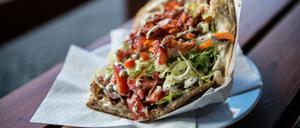 Food, Fastfood, Döner Konak Grill türkischer Döner, Imbiss und Restaurant am Kottbusser Tor berlin Reichenberger Str. 10, 10999 Be Berlin Deutschland *** Konak Grill Turkish kebab, snack bar and restaurant at Kottbusser Tor berlin Reichenberger Str 10, 10999 Be Berlin Germany