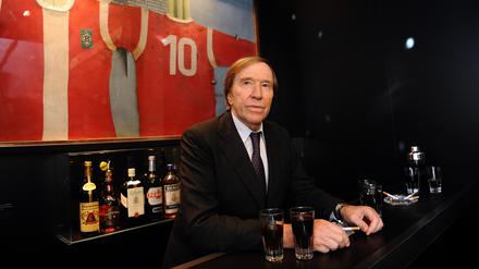 Ex-Fußball-Star Günter Netzer ist als Zeuge vor Gericht gefragt.
