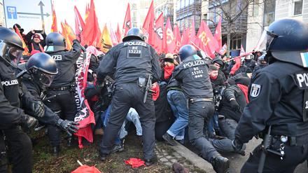 Insgesamt 31 Menschen wurden bei den Gedenkveranstaltungen am Sonntag festgenommen. (Archivbild)