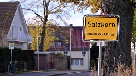 Auf einem Acker bei Satzkorn soll ein großer Solarpark entstehen, doch so recht vorangeht es damit nicht.