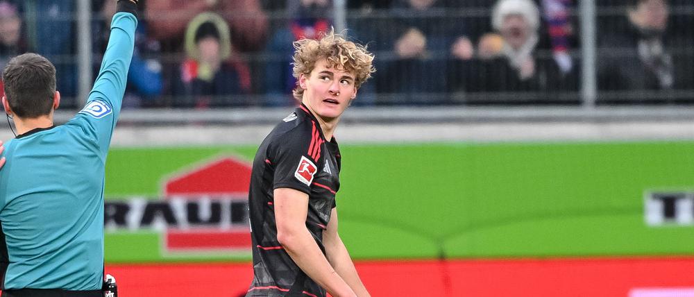 Berlins Tom Rothe wurde nah seiner Roten Karte für zwei Spiele gesperrt.