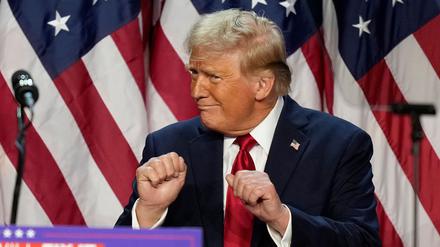 Trump tanzt bei seiner Wahlparty in Mar-a-Lago am 6. November 2024. (Archivbild)