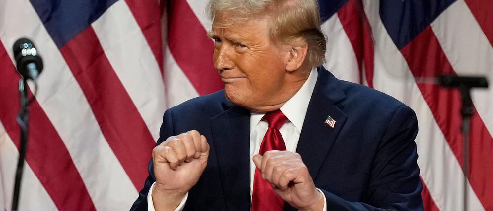 Trump tanzt bei seiner Wahlparty in Mar-a-Lago am 6. November 2024. (Archivbild)