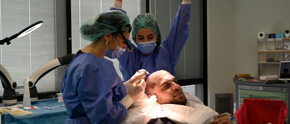 Aydin Kesti ist in die Türkei gereist, um sich einer Haartransplantation zu unterziehen.