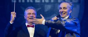 Jan Böhmermann tritt zusammen mit Claus Weselsky, dem Ex-Vorsitzenden der Gewerkschaft Deutscher Lokomotivführer, zu Beginn seiner Showtournee in der Jahrhunderthalle Frankfurt auf.
