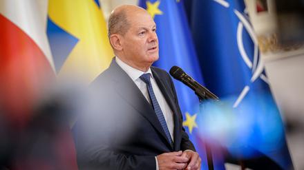 Bundeskanzler Olaf Scholz (SPD) spricht beim Nato-Ostseegipfel zu den Medienvertretern.