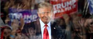 Nur die Wiederwahl von Donald Trump als US-Präsident hat laut einem Bericht des Sonderermittlers Jack Smith eine Verurteilung des Republikaners wegen seiner Versuche, das Wahlergebnis von 2020 zu kippen, verhindert.